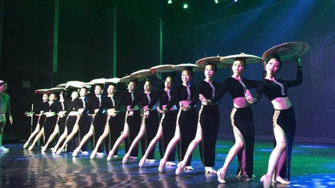 Nha Trang-Khánh Hòa là tỉnh đi đầu trong công tác xã hội hóa nghệ thuật phục vụ du lịch-một tác phẩm của Nhà hát Nghệ thuật Dân gian Á Châu. (Ảnh: T.H)
