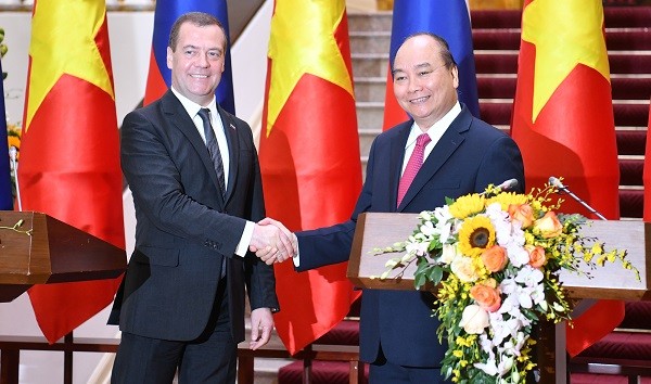 Thủ tướng Nguyễn Xuân Phúc và Thủ tướng Liên bang Nga Dmitry Medvedev - Ảnh: VGP/Quang Hiếu