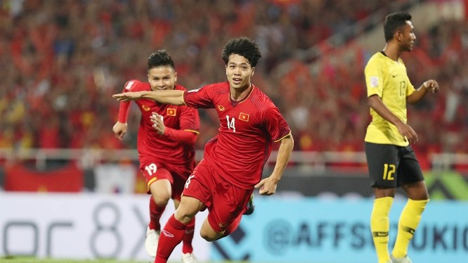Công Phượng là tác giả của một trong hai bàn thắng ở vòng bảng AFF Cup năm nay vào lưới Malaysia. Ảnh: Đức Đồng.