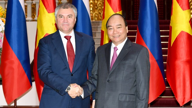 Thủ tướng Nguyễn Xuân Phúc và Chủ tịch Duma quốc gia Nga Vyacheslav Viktorovich Volodin. (Ảnh: VGP)
