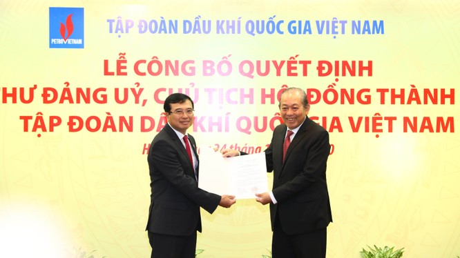Phó Thủ tướng Thường trực trao quyết định bổ nhiệm Chủ tịch Tập đoàn Dầu khí (Nguồn: VGP/Lê Sơn)