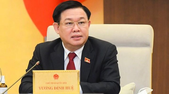 Chủ tịch Quốc hội Vương Đình Huệ cảnh báo tình trạng sốt đất, chứng khoán tăng nóng khi thảo luận về gói kích thích kinh tế