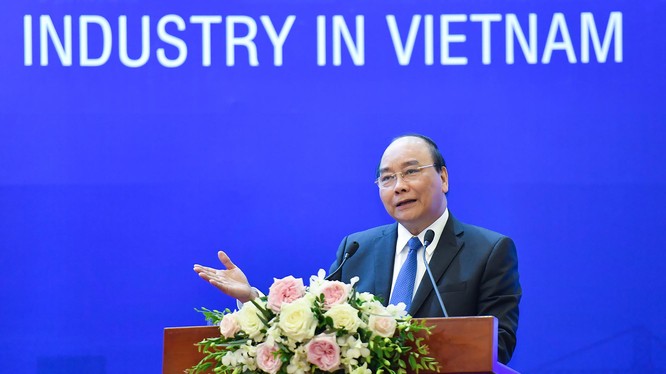 Thủ tướng Nguyễn Xuân Phúc chủ trì hội nghị về các giải pháp thúc đẩy phát triển công nghiệp hỗ trợ. (Ảnh: VGP)