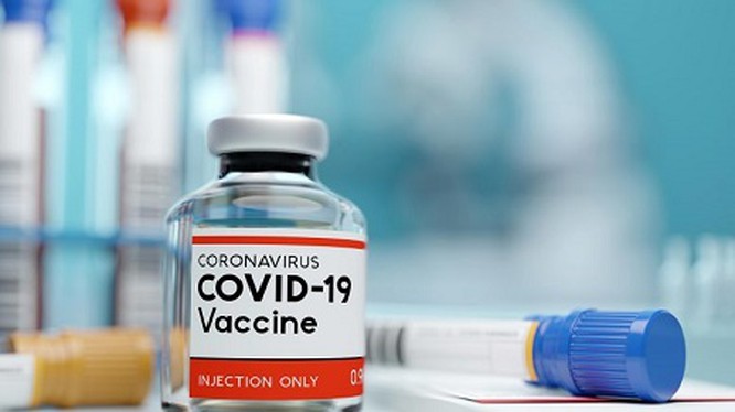 Tranh luận trái chiều nóng bỏng tiếp tục nổ ra quanh chủ đề vaccine COVID-19 của Nga là “món hàng thương mại” hay “quân bài chính trị”? (Ảnh: VGP)