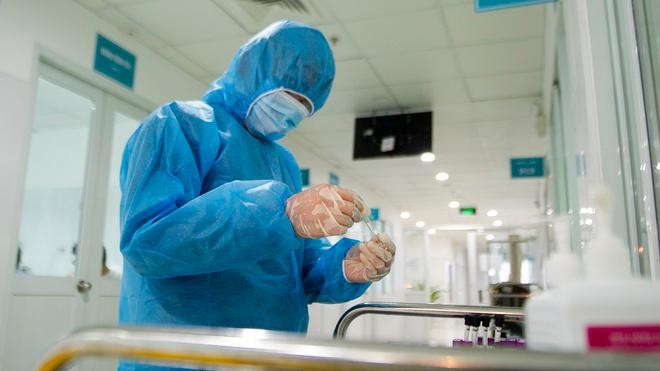 Trung tâm Y tế Vietsovpetro và Trung tâm Kiểm soát Dịch bệnh tỉnh Bà Rịa - Vũng Tàu đã lấy mẫu bệnh phẩm gửi Bệnh viện Thống Nhất, TP.HCM (Ảnh: BYT) 