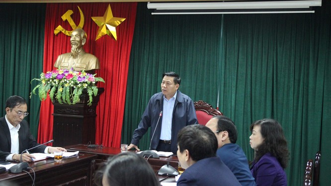 Ông Nguyễn Nhân Chiến - Bí thư Tỉnh ủy Bắc Ninh phát biểu tại buổi họp khẩn chiều 18/3 (Ảnh: Công Phương)