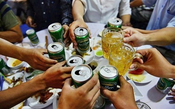 Dự thảo Luật cần kiểm soát sự tiếp cận, từ đó hạn chế người dân tiêu thụ rượu, bia và các chất có cồn.