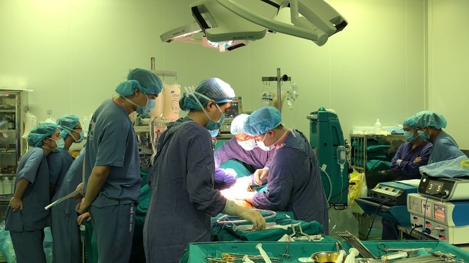 Ca phẫu thuật đầu tiên ghép đồng thời gan và thận cho bệnh nhân tại Bệnh viện Hữu nghị Việt Đức (Ảnh: BVCC)