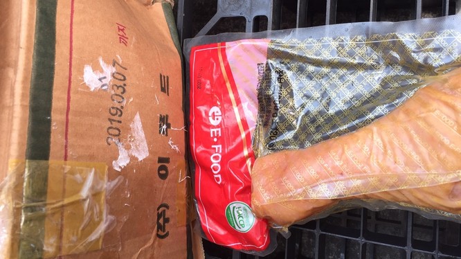 Loại đùi gà tây vi phạm an toàn thực phẩm tại kho lạnh ở Mê Linh (Ảnh: Cục QLTT TP HN)