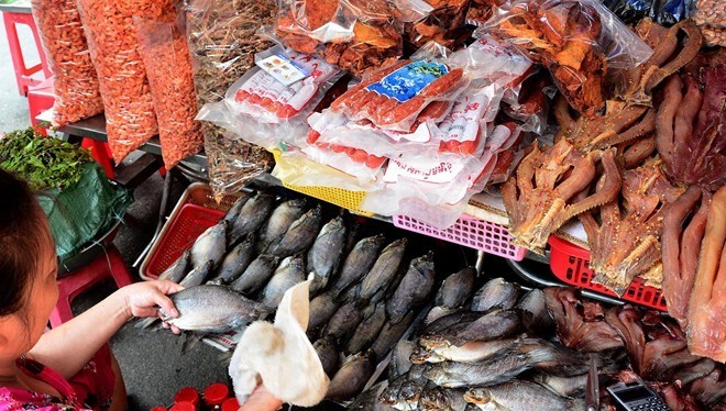 Các loại cá khô Campuchia là thực phẩm được nhiều người Việt tìm mua và giá loại này cũng luôn cao hơn hàng trong nước. 