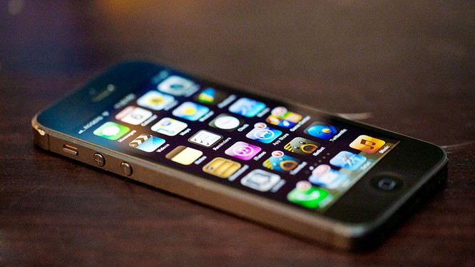 Cận Tết, iPhone 5 lock giảm giá 'kịch sàn'