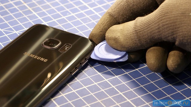Mổ bụng Galaxy S7 xem tản nhiệt bằng chất lỏng