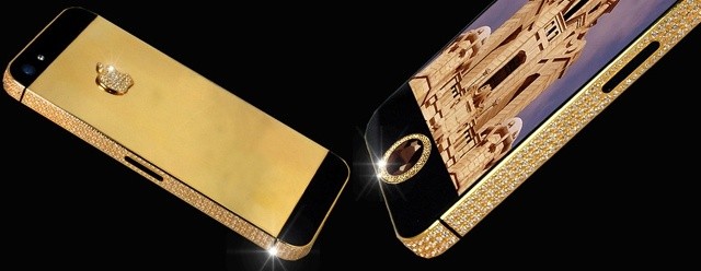 Chiếc điện thoại đắt nhất thế giới thuộc về chiếc Iphone 4 Diamond Rose 32GB với giá 8 triệu đô la Mỹ. Chiếc điện thoại này được bao quanh bởi 500 viên kim cương 100 cara do nhà thiết kế Stuart Hughes chế tác.