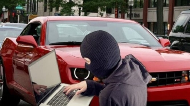 Video: Cẩn thận, tin tặc có thể hack xe hơi từ xa!