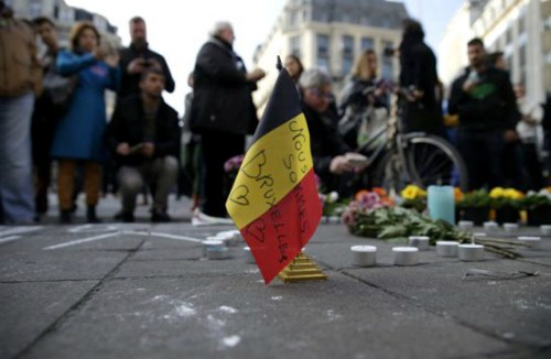 Vụ khủng bố ngày 22/3 ở thủ đô Brussels (Bỉ) đang gây chấn động châu Âu, khiến hơn 30 thiệt mạng và gần 140 người bị thương, xảy ra ở ga tàu điện ngầm và sân bay quốc tế. Trên khắp châu Âu, nhiều hoạt động tưởng niệm đã được tổ chức, trong đó có việc thắp