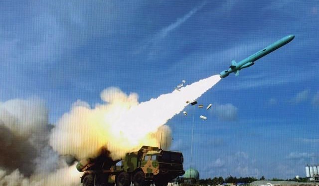 Bức ảnh đăng trên Weibo với tên lửa chống hạm YJ-62 phóng từ một vị trí được cho là ở đảo Phú Lâm. Ảnh:Jane’s Defence Weekly/Weibo