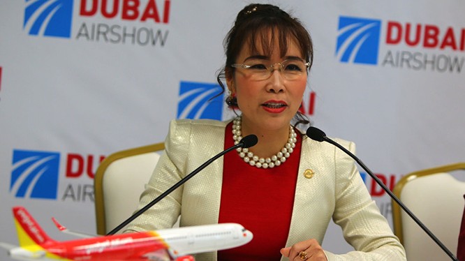 Nữ tỷ phú Việt Nam với sự hỗ trợ của máy bay và bikini