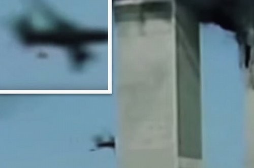 Hình ảnh chi tiết cho rằng, UFO đã có mặt tại thời điểm chiếc máy bay đâm vào tòa tháp thứ 2.