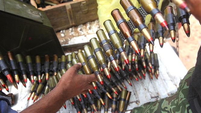 Facebook thành “chợ vũ khí” của chiến binh Libya