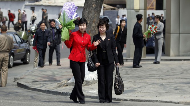 Triều Tiên cấm đeo vòng khuyên và hạn chế đồ jean