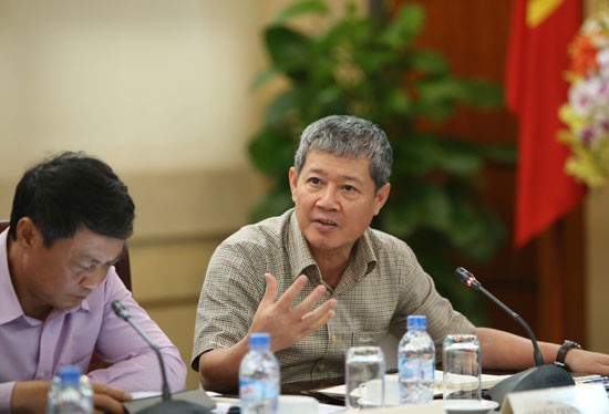 Thứ trưởng Bộ TT&TT Nguyễn Thành Hưng cho rằng, Bộ TT&TT cần có sự đi trước, xem xét tìm hiểu để sau này các bộ, ngành ứng dụng IoT thuận lợi về môi trường pháp lý. (Ảnh: Thái Anh)