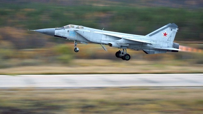 Mỹ: Máy bay do thám bị máy bay chiến đấu Nga ngáng đường