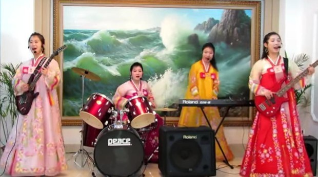 4 cô gái Triều Tiên hoà vang “Như có Bác Hồ trong ngày vui đại thắng“