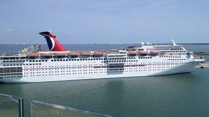 Tàu du lịch Mỹ lần đầu đến Cuba sau nửa thế kỷ