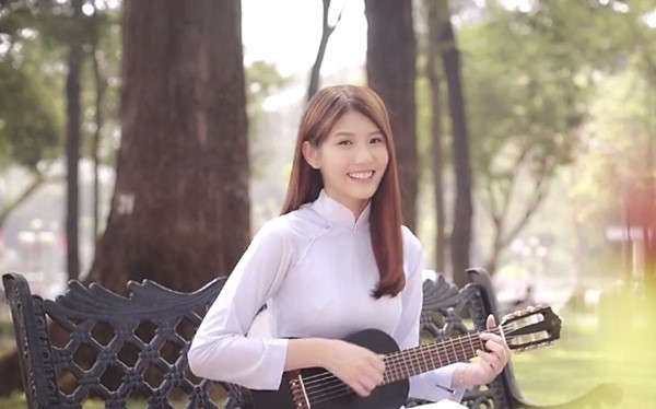 Video: Cô gái Malaysia hát nhạc Việt cực dễ thương