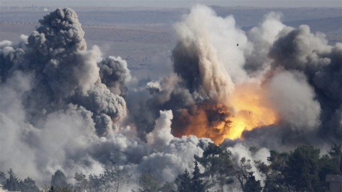 Cuộc không kích xảy ra tại tây bắc Syria (ảnh: Newsweek)