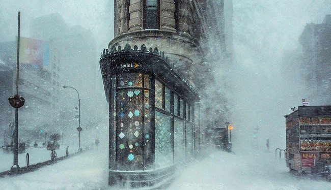 1. Jonas Blizzard And The Flatiron Building, New York, United States - Tác giả: Michele Palazzo