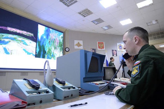 Sĩ quan Nga làm việc tại một trung tâm radar đa năng ở Moskva. Ảnh: RIA Novosti