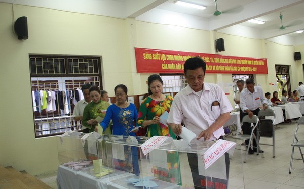 Chùm ảnh: Cử tri Hà Nội nô nức đi bầu cử