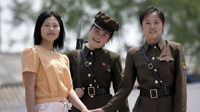 Từ năm 2015, việc nhập ngũ trở thành bắt buộc đối với tất cả phụ nữ Triều Tiên.