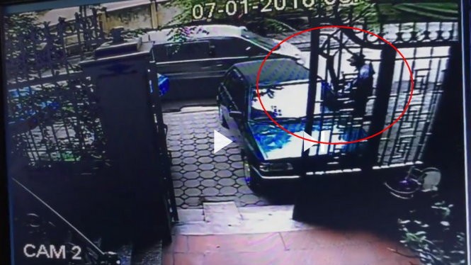 Nghi phạm gây ra vụ trộm xe chở vàng được camera an ninh ghi lại - ảnh chụp lại từ clip