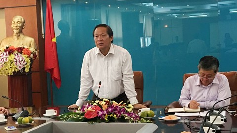 Bộ trưởng Bộ TT&TT Trương Minh Tuấn phát biểu tại cuộc họp.