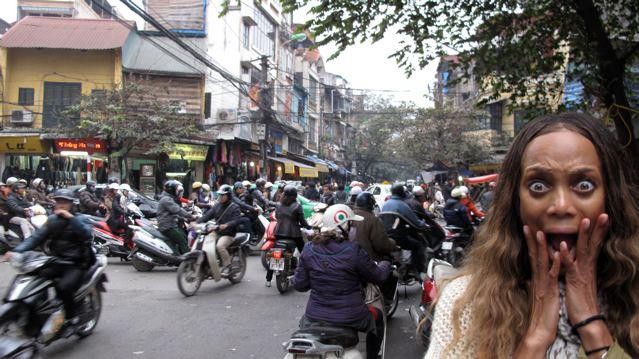 Video: 'Thử thách' giao thông Việt Nam trong mắt du khách nước ngoài