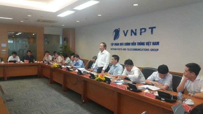 Bộ trưởng Trương Minh Tuấn làm việc với VNPT sáng nay (9/6).