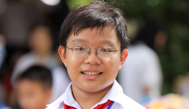 Làm quen với máy tính khi chưa đầy 4 tuổi, cậu bé Nguyễn Dương Kim Hảo đã đạt hàng chục giải thưởng tin học uy tín trong và ngoài nước, khiến nhiều người thán phục.