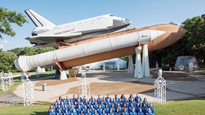 Một hoạt động của các giáo viên tại Trung tâm Vũ trụ và Tên lửa Hoa Kỳ.