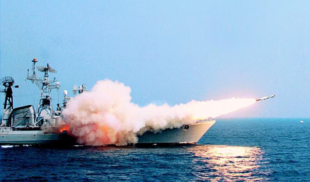 Theo phía Ấn Độ, BrahMos được xem là tên lửa hành trình đối hạm bay nhanh nhất thế giới, có thể phóng từ tàu chiến, tàu ngầm, trên mặt đất cũng như từ chiến đấu cơ.