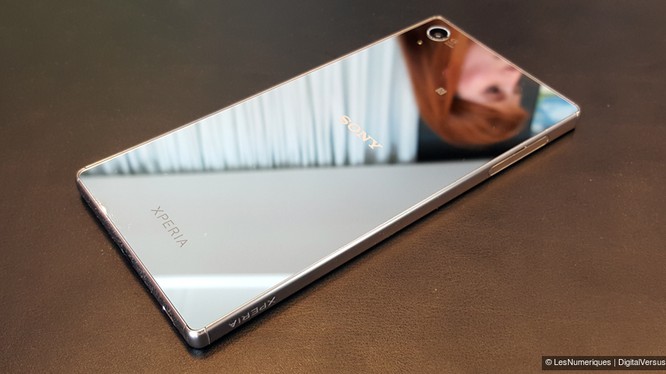 Sony Xperia Z5 Premium là chiếc smartphone màn hình độ phân giải 4k đầu tiên của Sony.