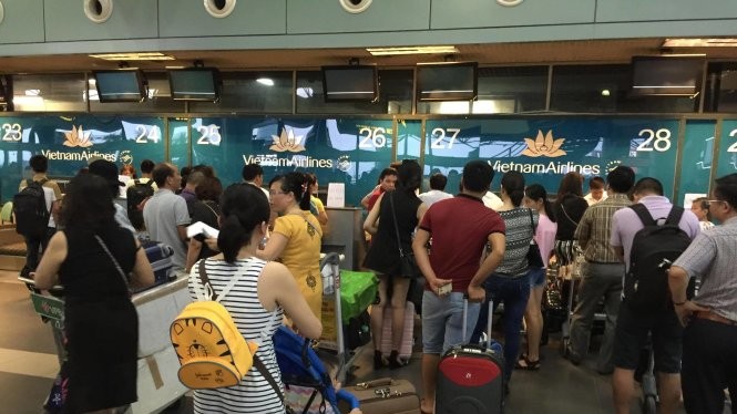 Các màn hình chỉ dẫn thông tin tại các quầy làm thủ tục chuyến bay (check-in) của các hãng hàng không ở sân bay Nội Bài đều bị tắt