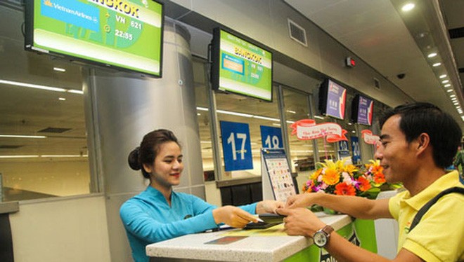Đại diện Vietnam Airlines cho biết thêm, hiện nay giao dịch trực tuyến mua vé máy bay của hãng vẫn được thực hiện thông suốt. 