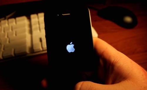 Apple ngay lập tức ra bản cập nhật iOS 9.3.5 nhằm ngăn chặn phần mềm gián điệp.