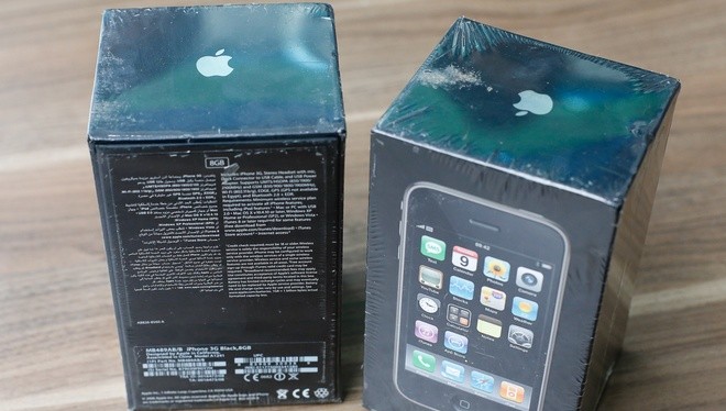 iPhone 3G là đời iPhone thứ hai được Apple trình làng từ tháng 7/2008 và dừng bán từ giữa năm 2010. Sau gần 10 năm, mẫu iPhone đời đầu hàng mới vẫn được dân sưu tập điện thoại săn lùng với giá cao.