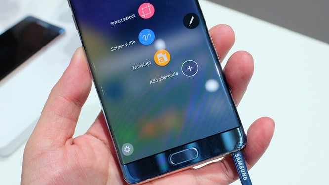 Samsung Galaxy Note 7 đã đình chỉ bán dòng điện thoại này vào hôm 2/9 và bắt đầu thu hồi tự nguyện tại Mỹ sau khi 35 vụ nổ được khẳng định do lỗi pin 