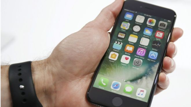 Với sự cố lỗi pin của Samsung Galaxy Note 7, iPhone 7 càng có nhiều cơ hội quay lại vị trí ông hoàng smartphone.
