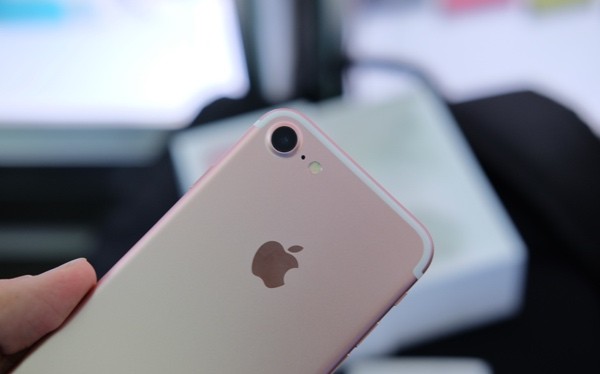 Đây là hình ảnh chiếc iPhone 7 phiên bản thương mại sẽ chính thức được bán ra cho khách hàng vào ngày 16/9