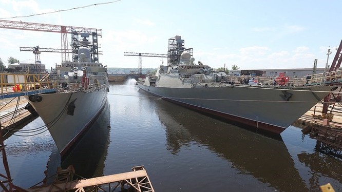 Hai chiến hạm Gepard 3.9 thứ 3 và 4 của Việt Nam tại xưởng đóng tàu M. Gorky ở Zelenodolsk (CH Tatarstan). Một chuyên gia hải quân Nga cho rằng lớp tàu chiến Gepard 3.9 đóng cho Việt Nam sẽ không được trang bị hệ thống tên lửa Klub uy lực của Nga vì nhiều